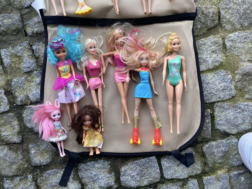 Brinquedos criança (barbies)