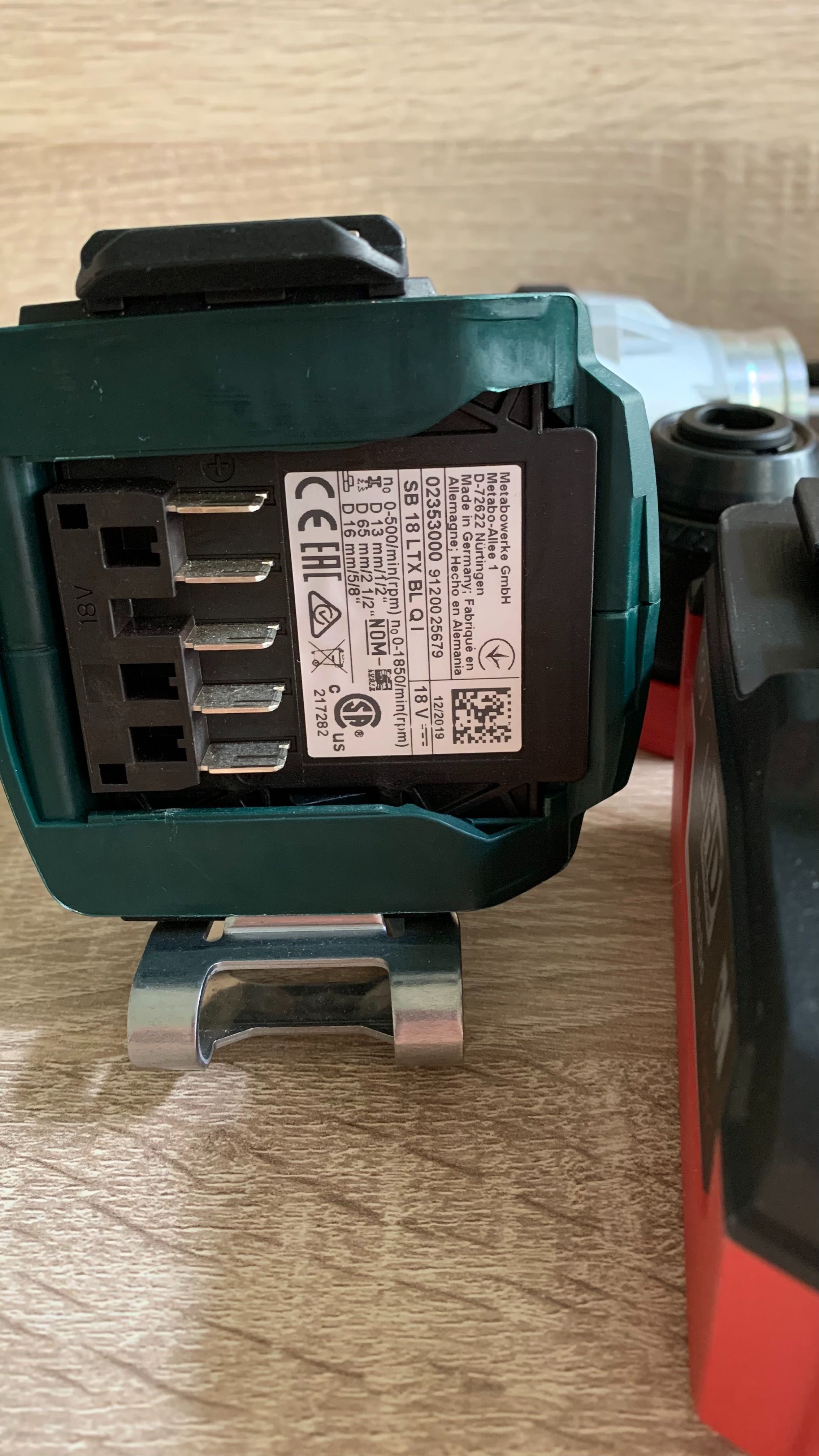 Срочно продаётся Аккумуляторный шуруповёрт Metabo SB 18 LTX BL Q I