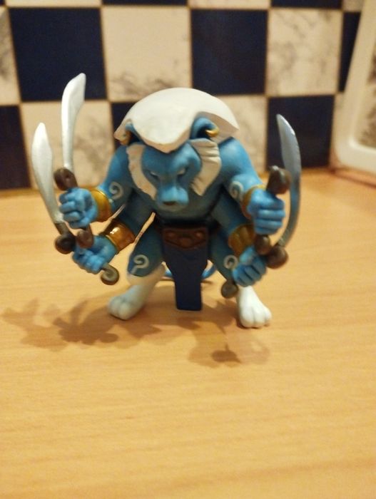 Boneco Might and Magic CoH Rakshasa + carta de figura