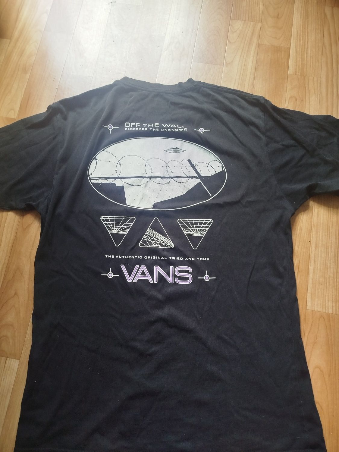 Футболка Vans x Area 51