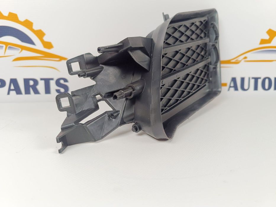 Люверс правий  (без моторчика) Model S 2016-2021  1058007-00-J