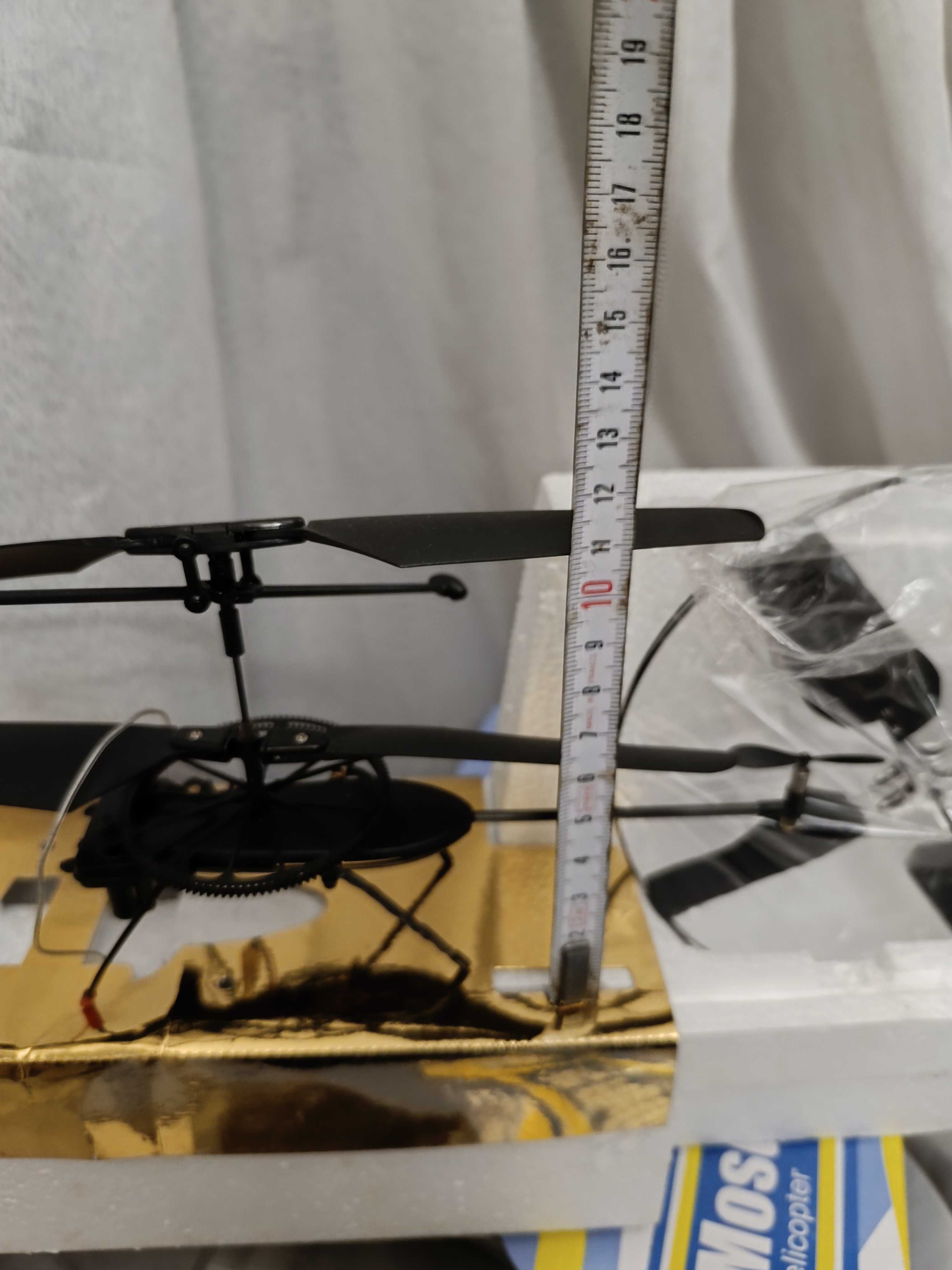 RC Flying Mosquito na caixa