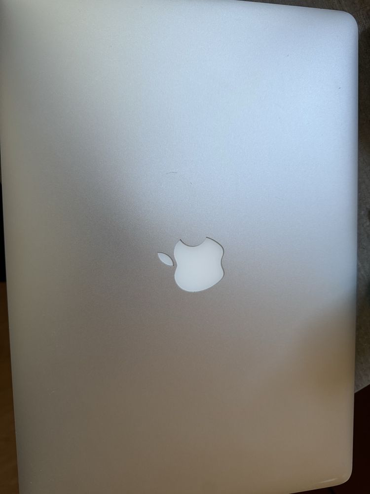 Macbook pro 2014 c/ bateria inchada (para peças)