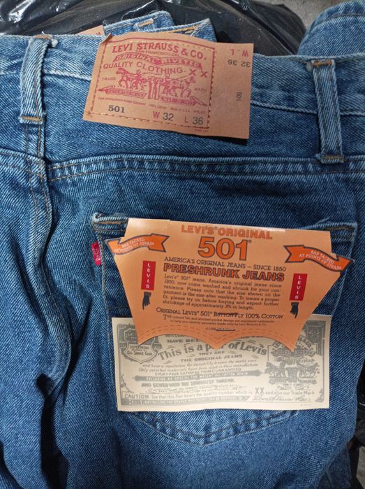 Calças Levis homem