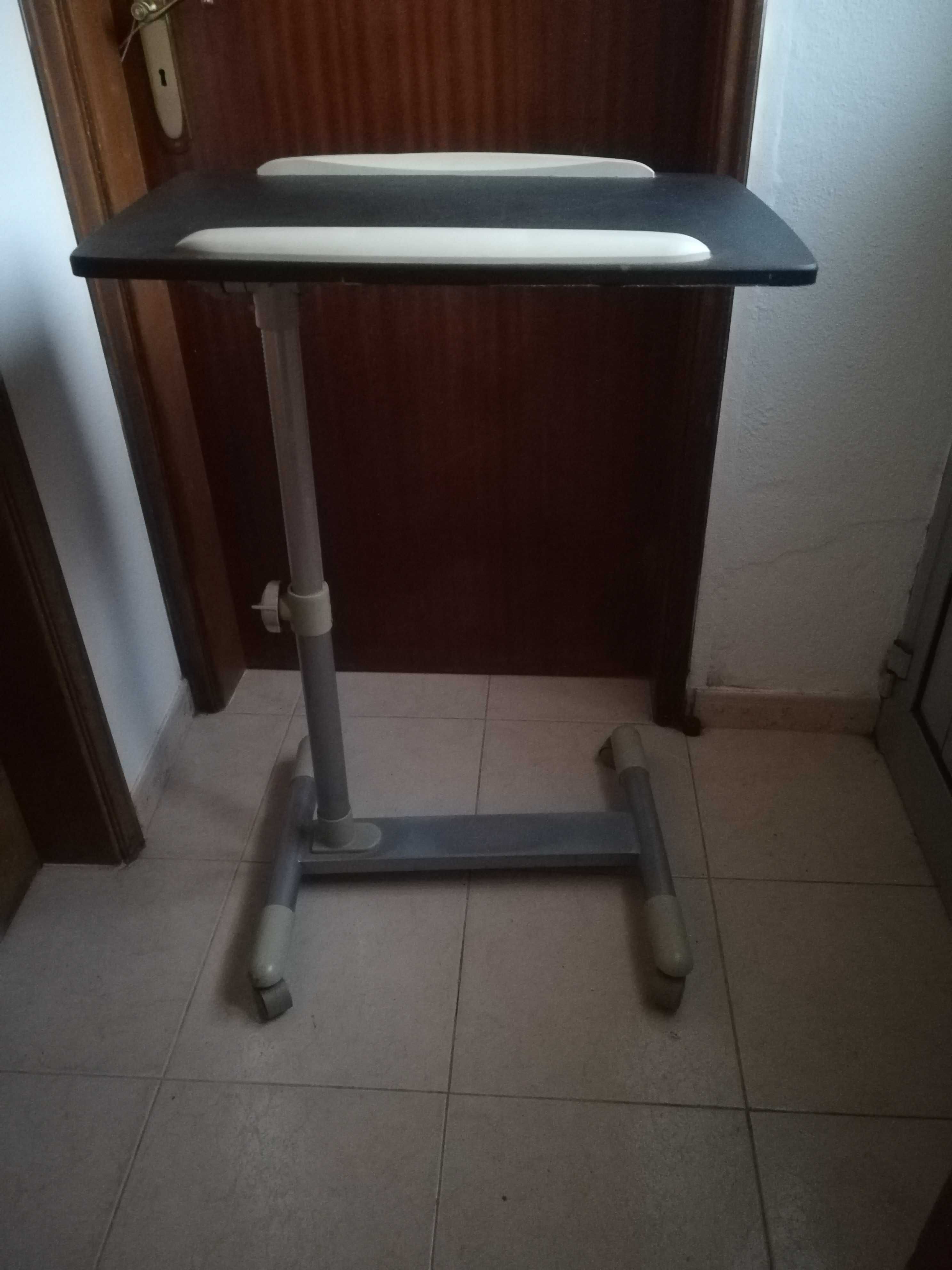 Mesa de Apoio Ajustável