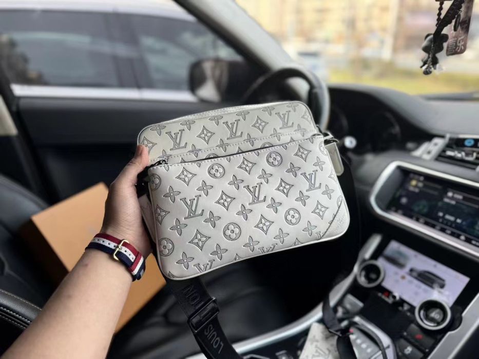Сумка Louis Vuitton мужская через плечо серая мессенджер планшетка