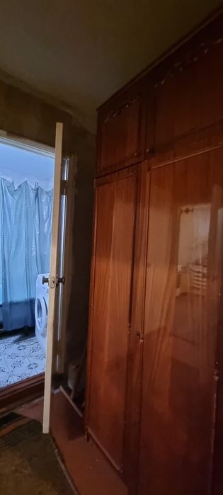 Оренда двокімнатної квартири на Таврійському . Другий поверх .