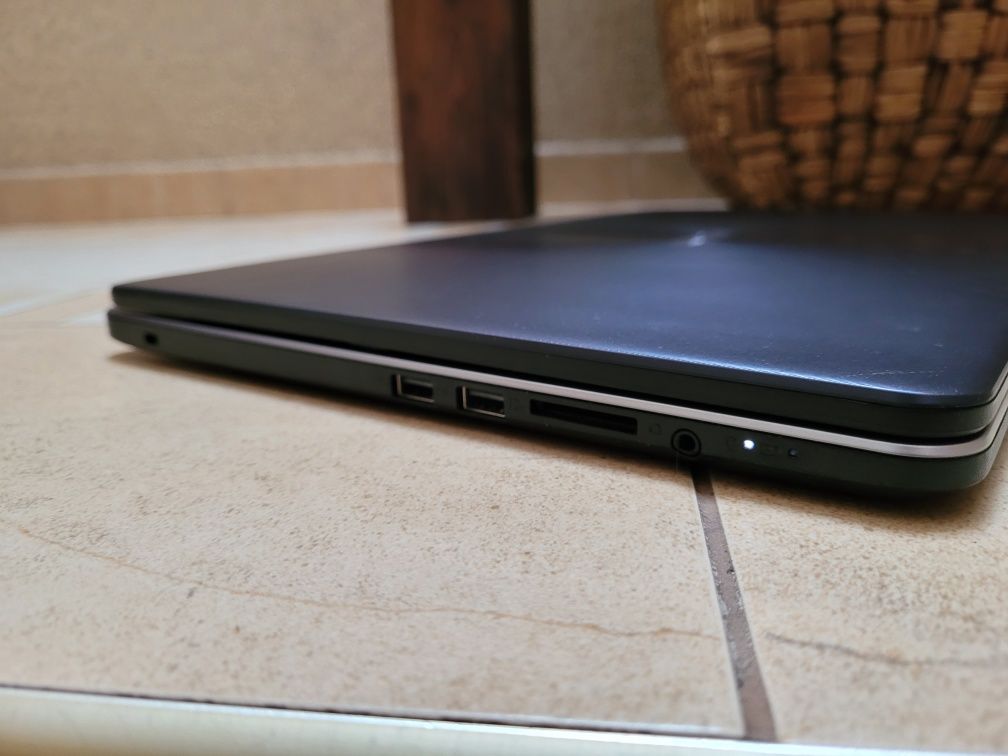 Laptop Asus Vivobook 17 - Intel / 8gb ram / dysk 1000gb / Nowa bateria