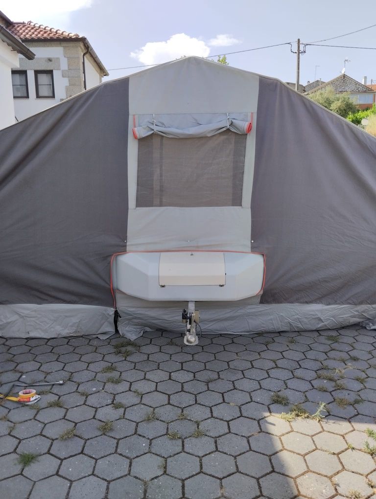 Atrelado auto tenda