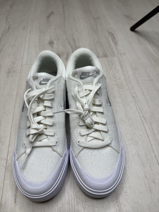 Жіночі кеди низькі Nike Court Legacy Lift FZ2606-100