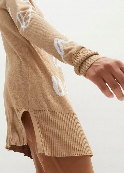 B.P.C karmelowy sweter z białymi napisami ^36/38