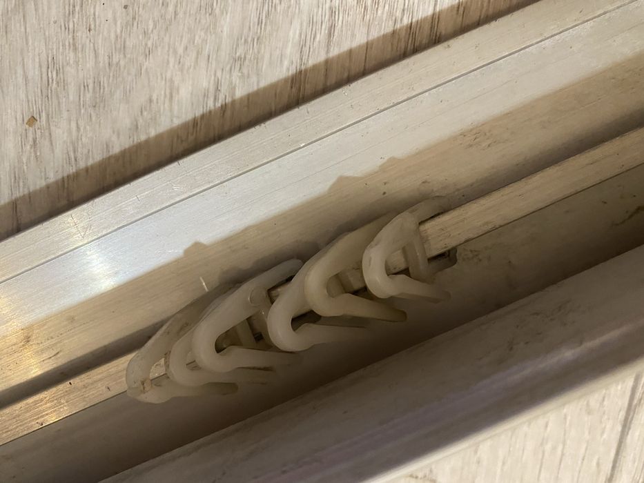 Корниз 201 см с крючками