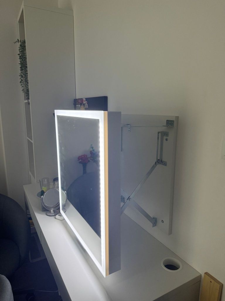 Lustro kosmetyczne 60x60 cm led