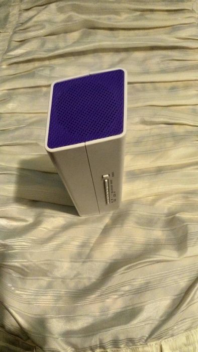 Radio despertador com colunas de som.