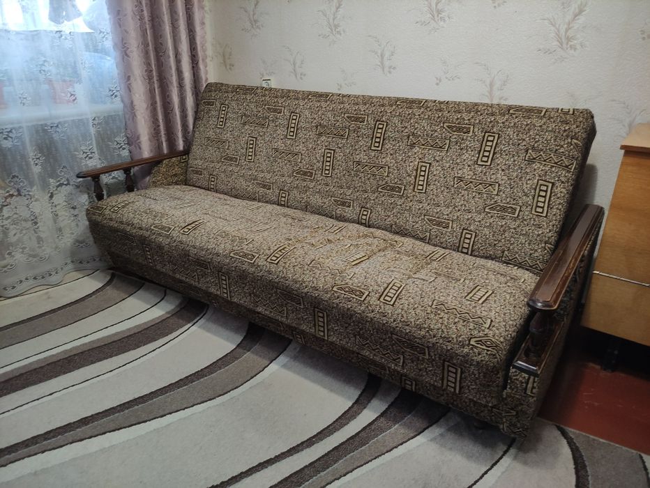 Диван двух спальний б/в. Ціна 2600 грн.
