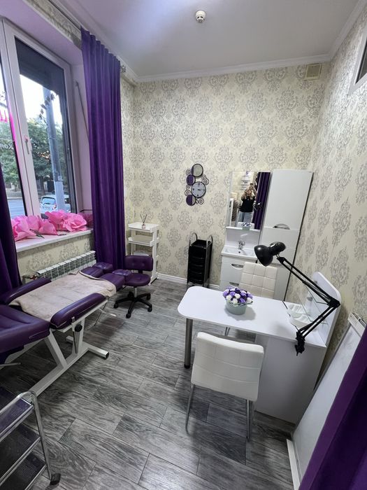 Аренда мест маникюр педикюр  ресницы брови