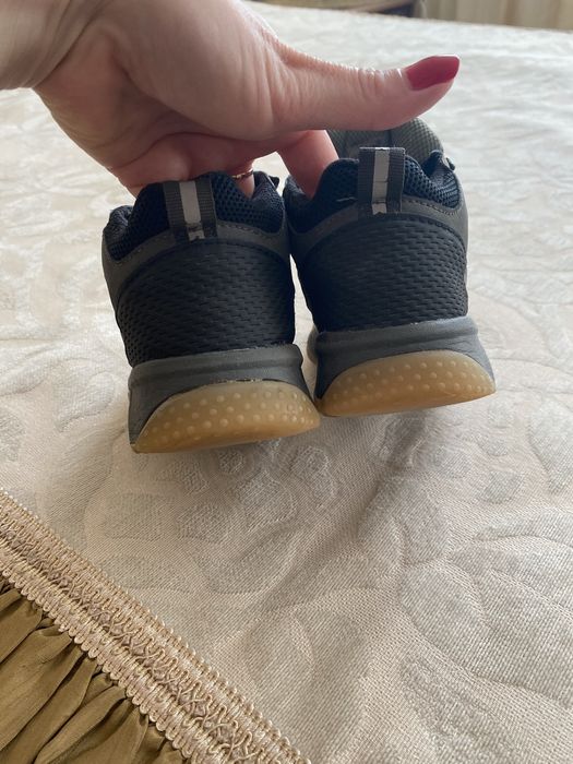 Кросівки Zara