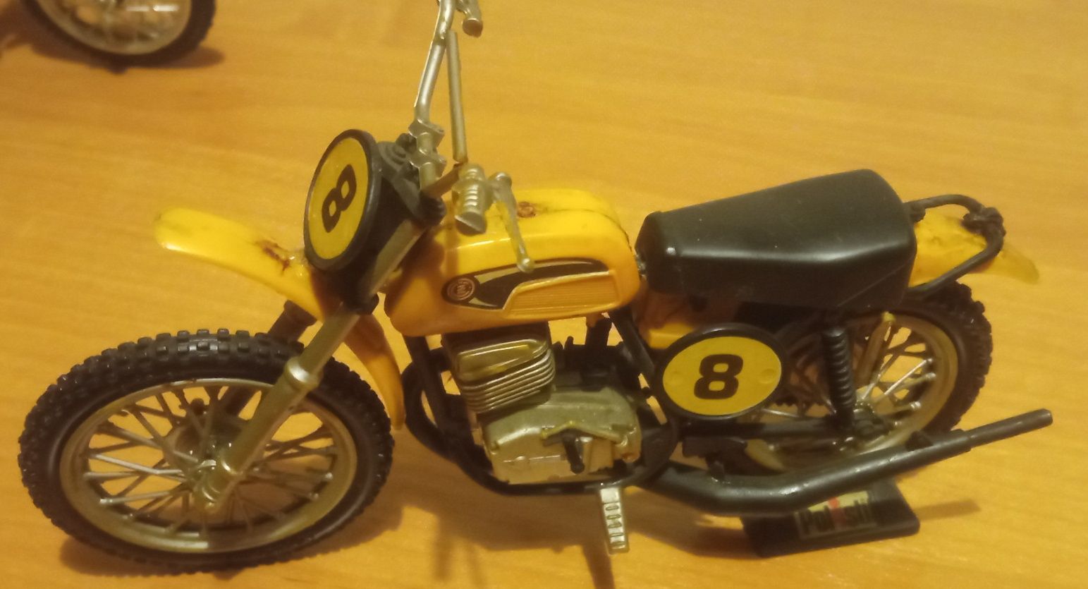 Model Motocross firmy Polistill (żółty)