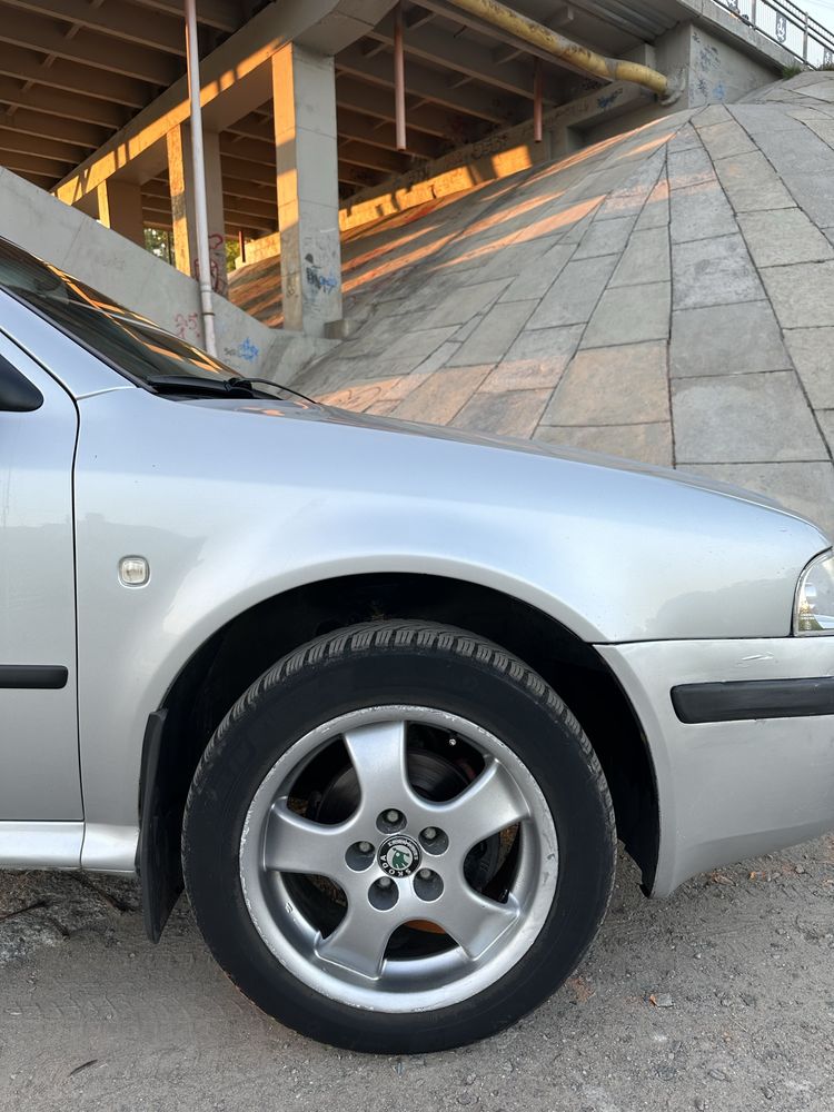 Skoda octavia tour 1.6 mpi