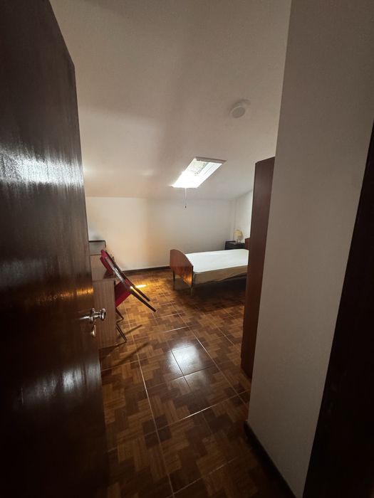 Quartos a meninas estudantes