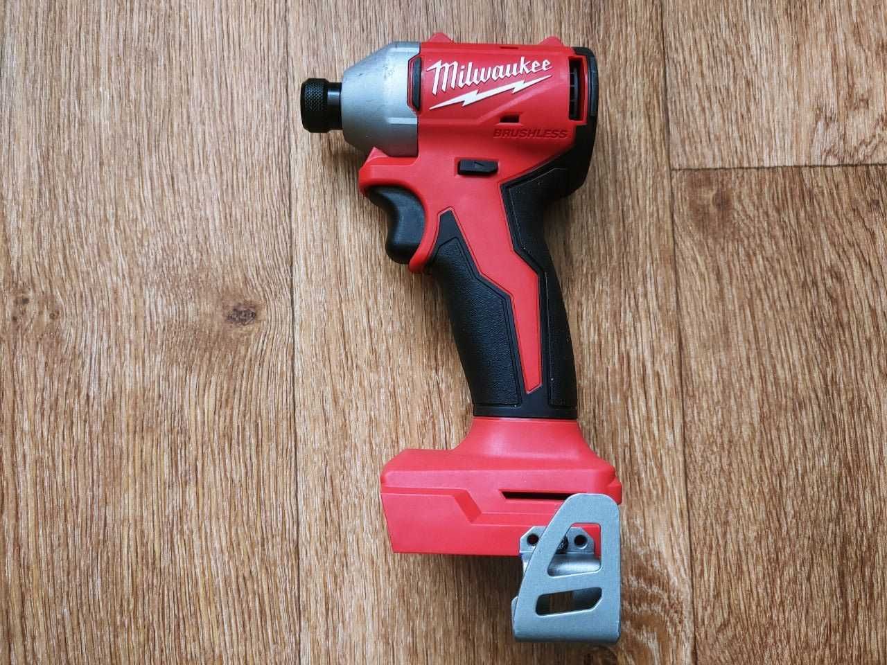 Импульсный (ударный) шуруповерт-гайковерт Milwaukee M18 3650-20