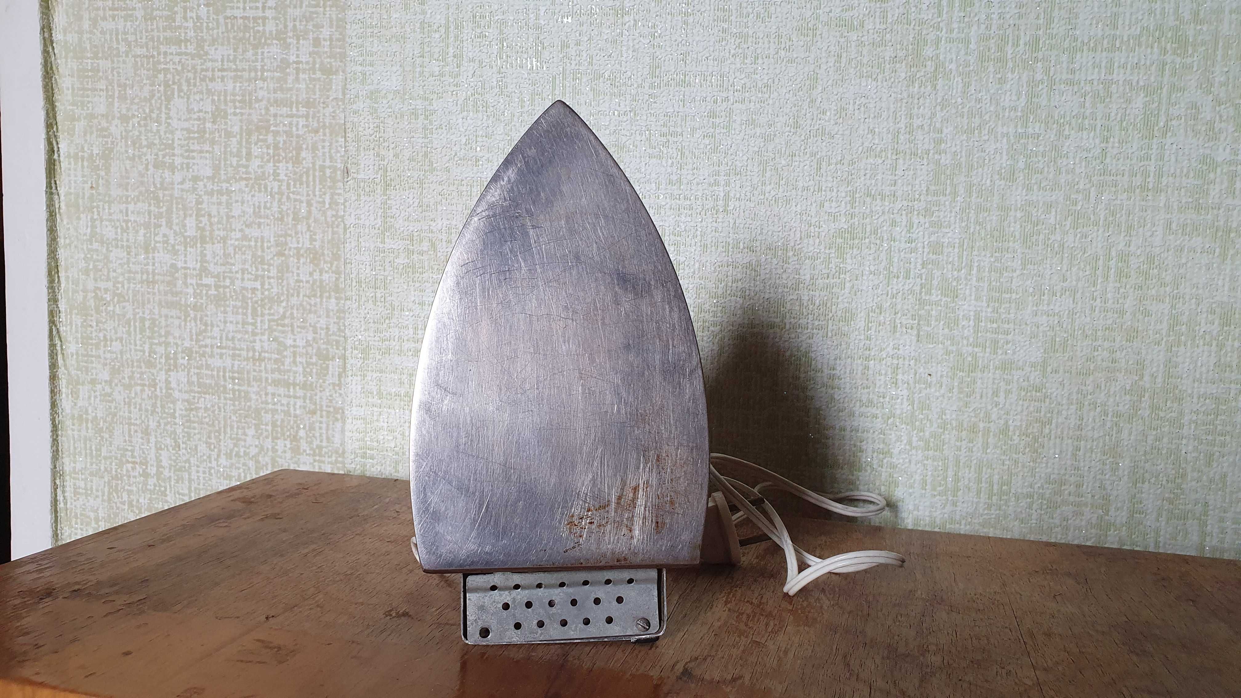 Утюг СССР ХЭМЗ УЭ-8 1969 год.