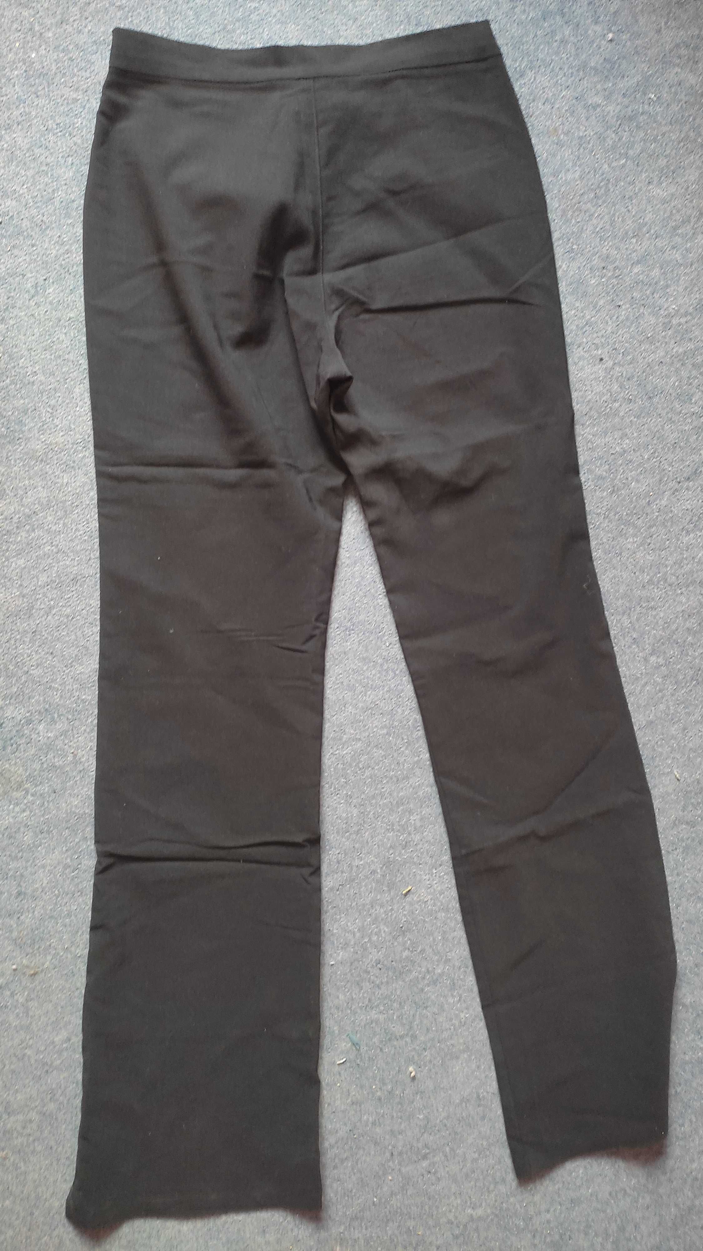Czarne długie spodnie
