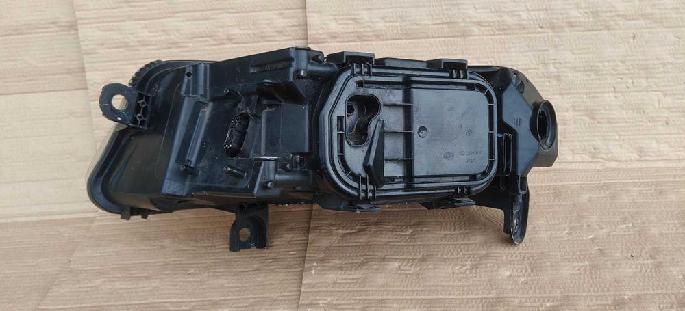 Lampa Przód Skrętna Bi Xenon Audi A6 C6 4F 04-08 Europa