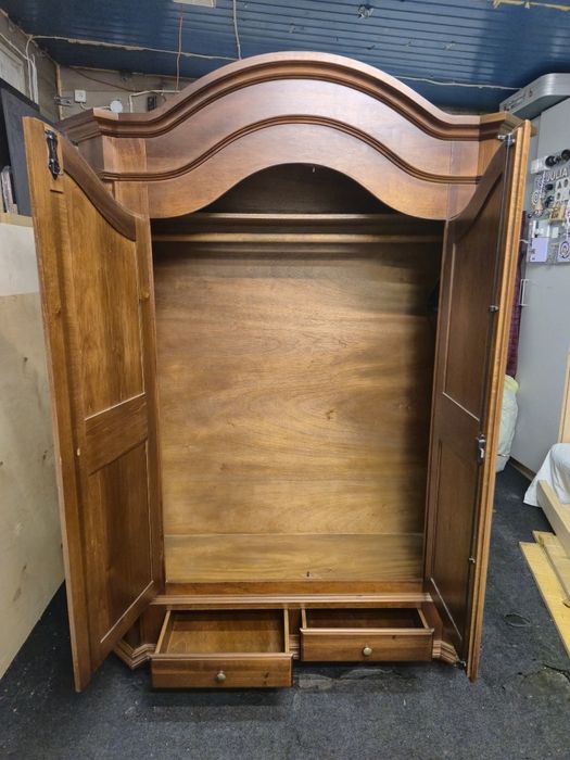 Szafa z litego drewna