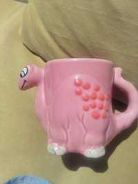 Caneca tartaruga rosa em porcelana