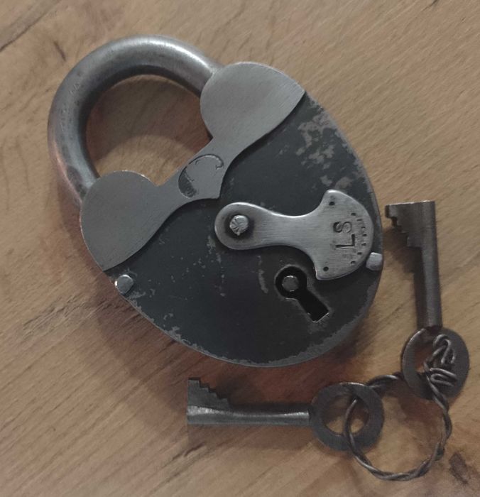 Kłódka stara, unikat kolekcjonerski, debiut ogłoszeniowy