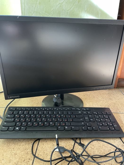 Продаєтся недорого Монітор LENOVO C22-20, клавиатура- в подарок! 20