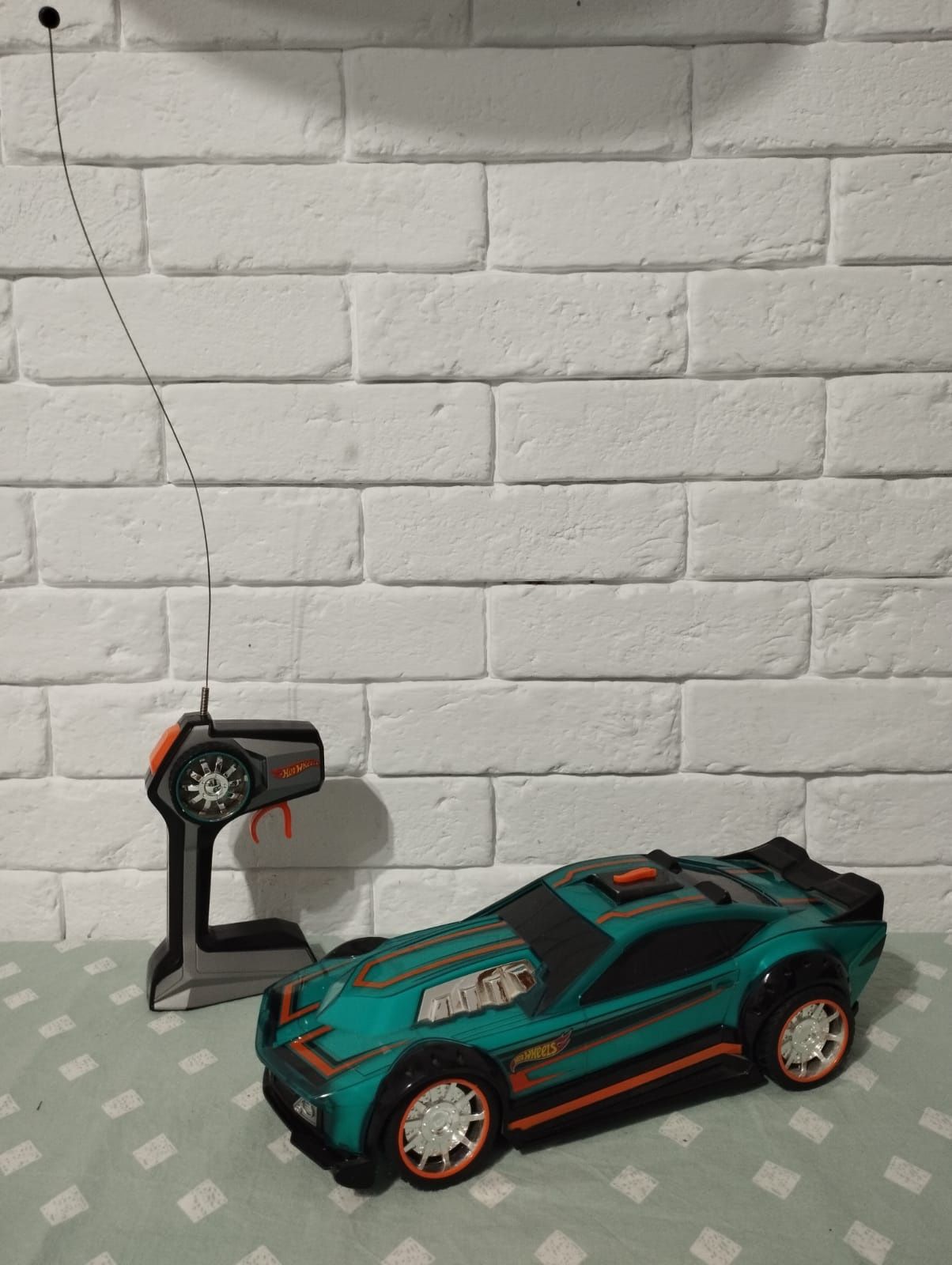 Auto zdalnie sterowane HOT WHEELS