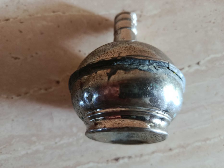 Stary metalowy kałamarz