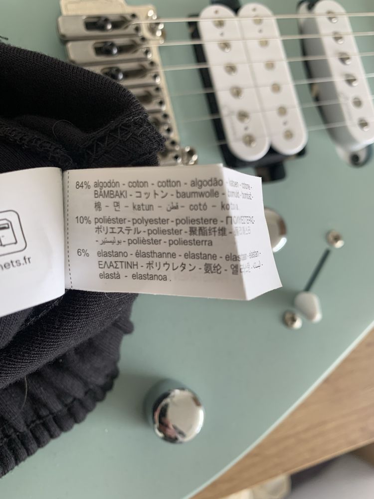 Спідниця zara. Купувала в Італіі, розмір xs. Довга, с розрізом , дуже