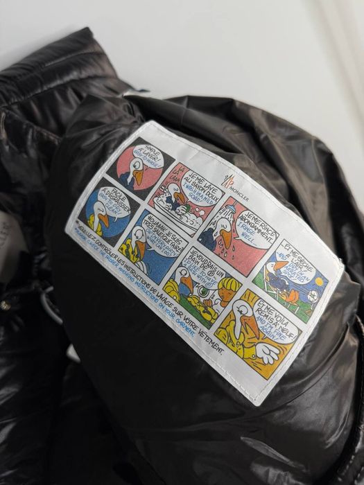 Жилетка Moncler // фірмова фурнітура
