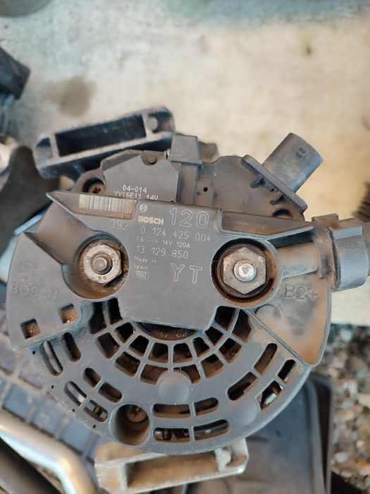 Генератор на Опель Вектра Ц Сигнум Зафира Opel Vectra C Signum Zafira