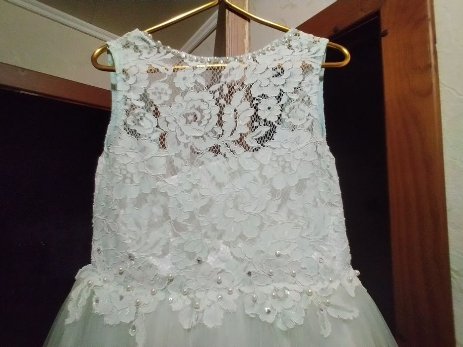 Красивое нарядное платье