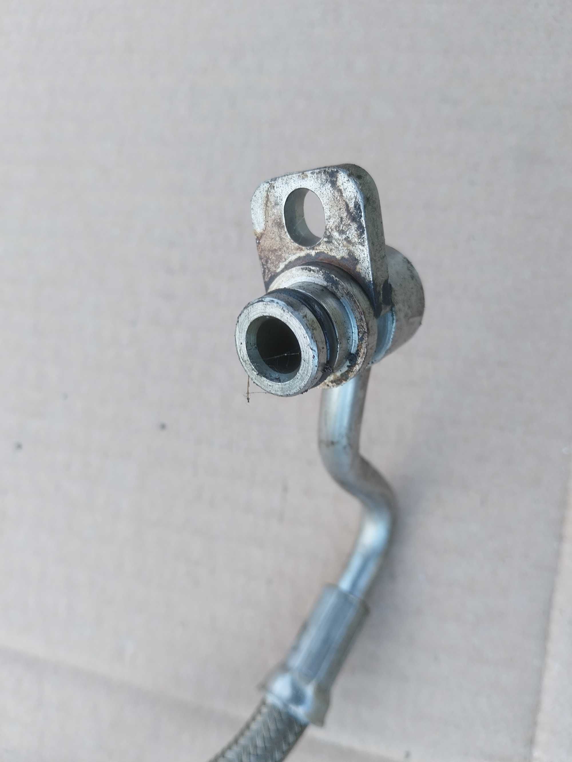 Przewód Wąż Zasilania Turbo Oleju N54 BMW E60 E70 E82 E90 E92 F01