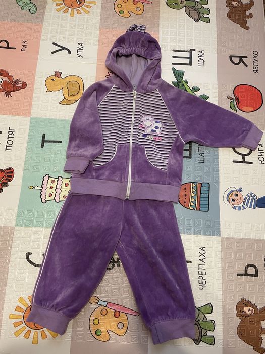 Велюровий спортивний костюм на дівчинку