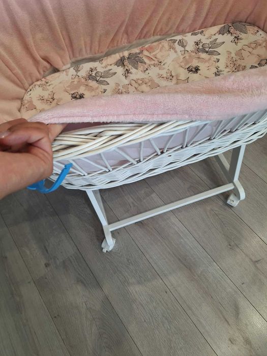 Kosz mojżesza na kółkach