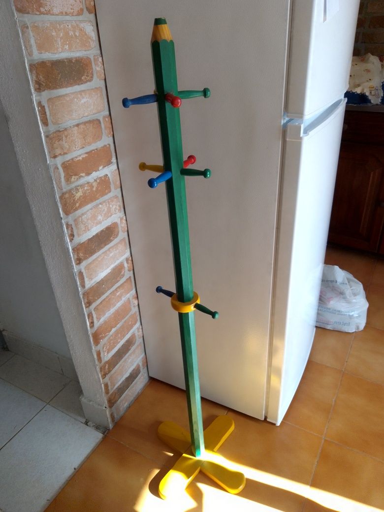Cabide de pé para criança