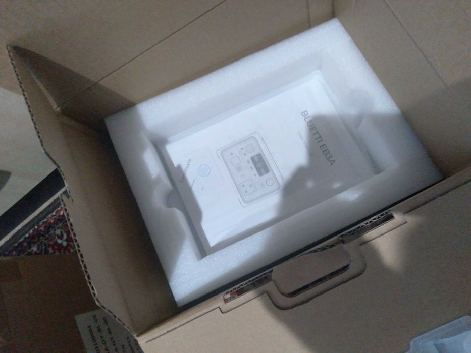 Продам зарядну станцiю Bluetti eb 3a 220 вольт