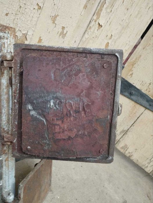 Дверцята для кахельної пічки.(з чугуна)