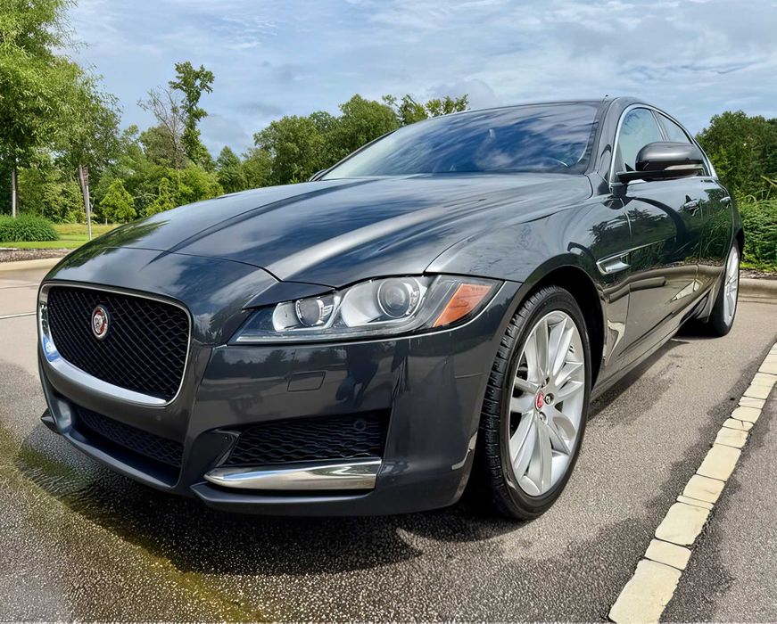 2016    Jaguar XF