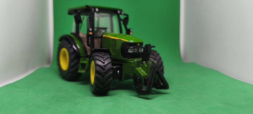 Siku traktor John Deere 1 32