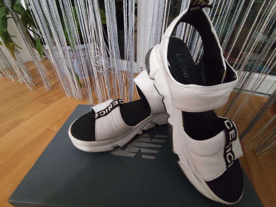 Продам жіночі босоніжки