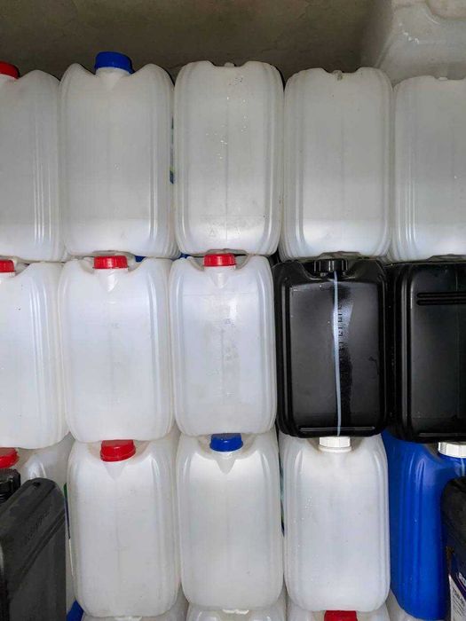 Пластикові каністри на 20л тара канистры