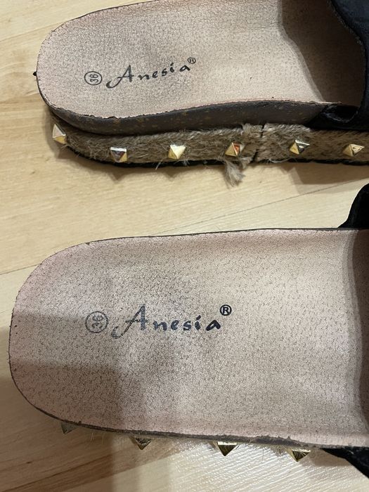 Літнє взуття ( шльопанці )