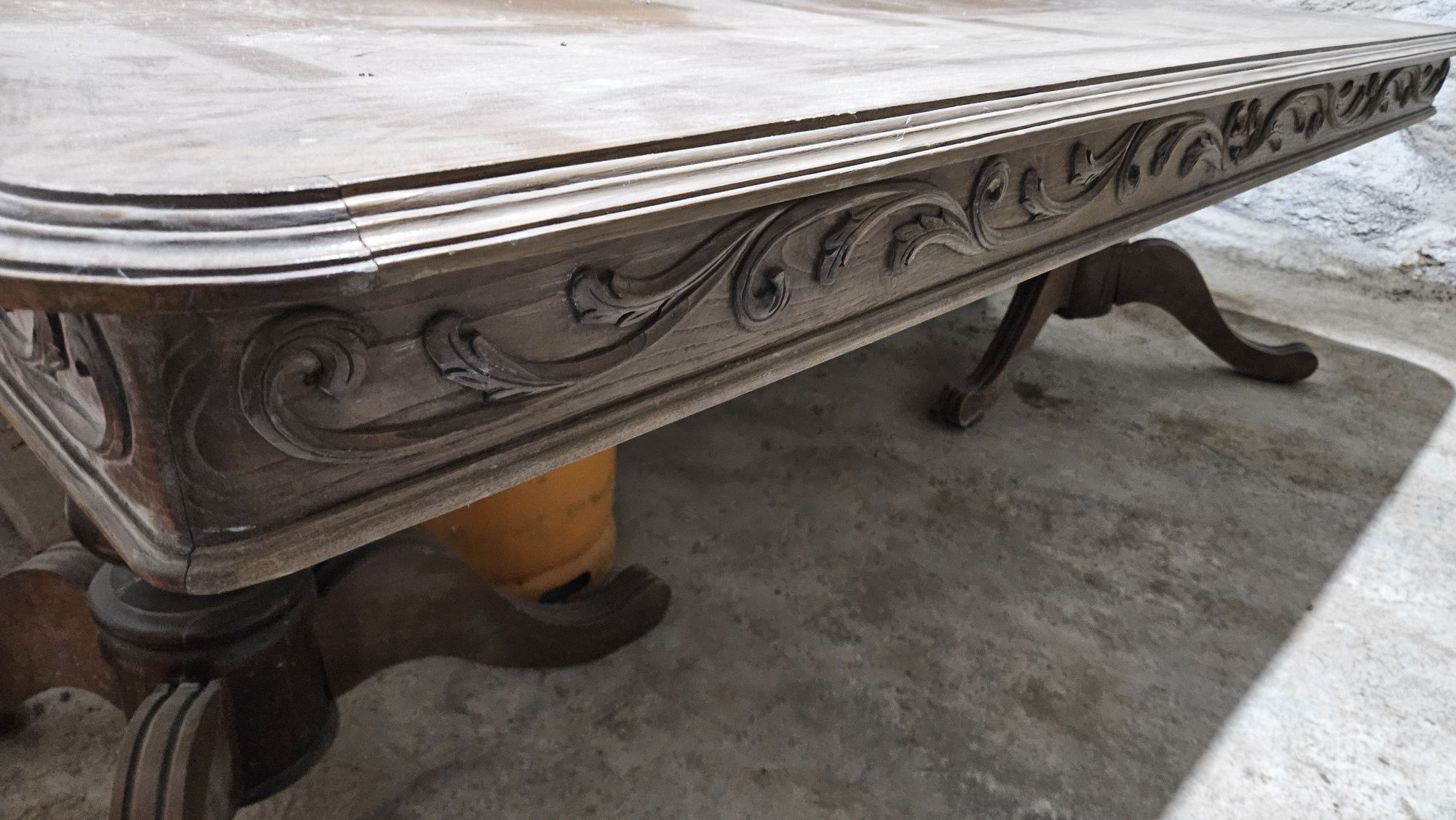 Mesa Vintage em Madeira Maciça com 8 Cadeiras